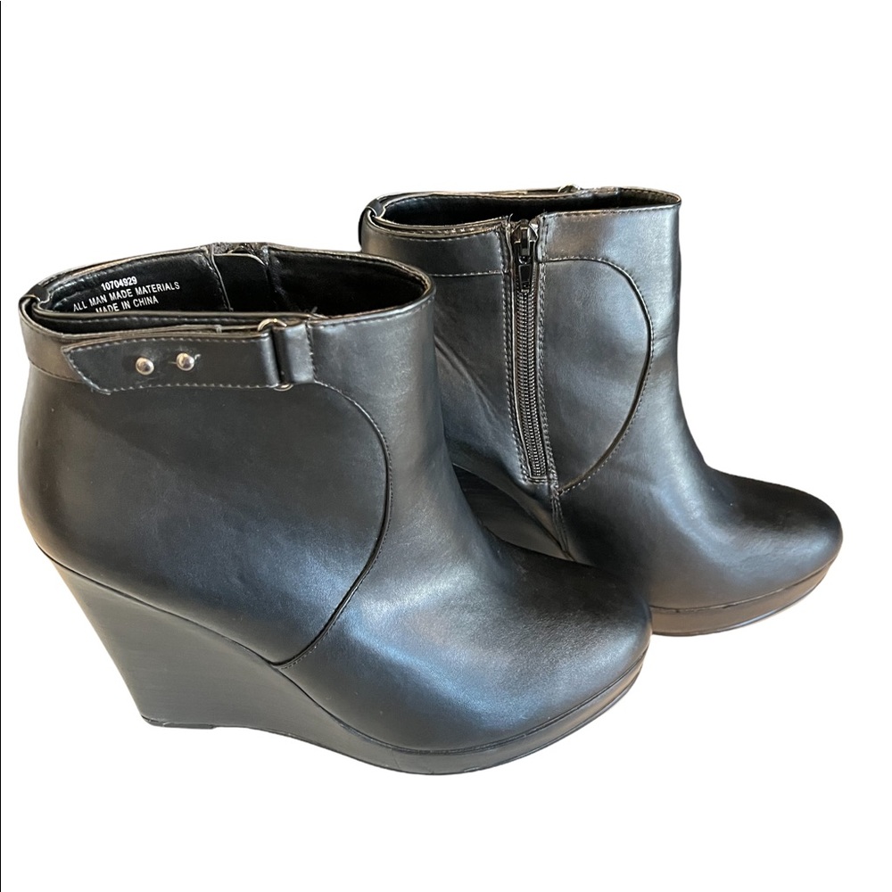 Torrid size 11 wedge bootie